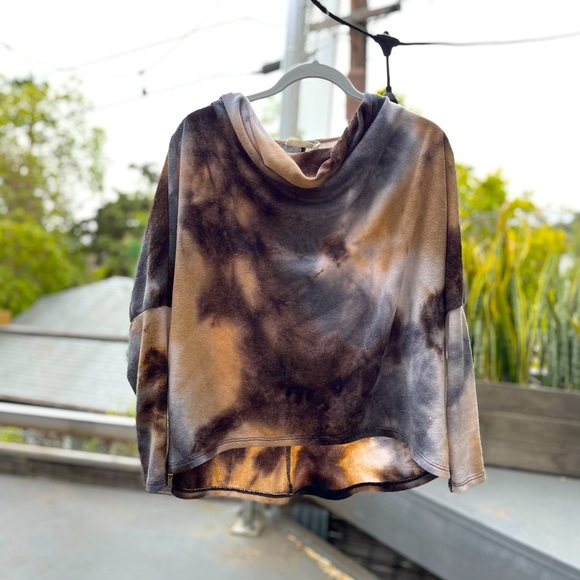 SOLD | Tie-Die Cowl Neck Groovy 70s Top 🤎💫 - Picture 5 of 6